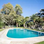 Beachside Apt: Remote Work, *year-round Pool* Daire Benalmádena