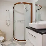 Daire Beachside Apt: Remote Work, *year-round Pool* Benalmádena