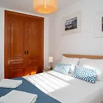 Daire Beachside Apt: Remote Work, *year-round Pool* *