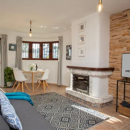 Beachside Apt: Remote Work, *year-round Pool* * Benalmádena