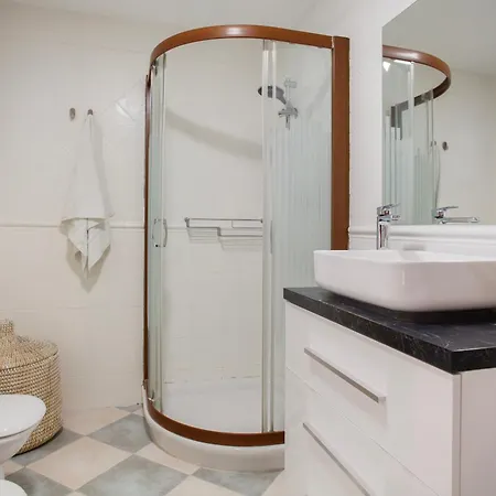 Beachside Apt: Remote Work, *year-round Pool* Apartment