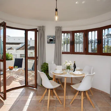 Apartment Beachside Apt: Remote Work, *year-round Pool* *