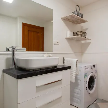 Beachside Apt: Remote Work, *year-round Pool* * Benalmádena