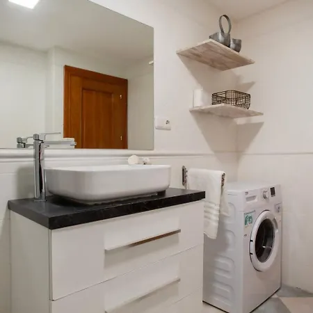 Beachside Apt: Remote Work, *year-round Pool* * Benalmádena