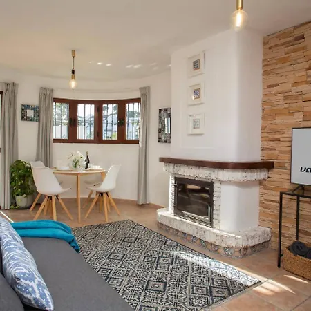 Beachside Apt: Remote Work, *year-round Pool* Apartment