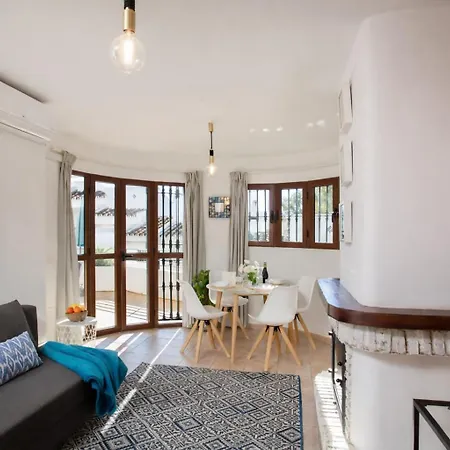 Beachside Apt: Remote Work, *year-round Pool* * Benalmádena