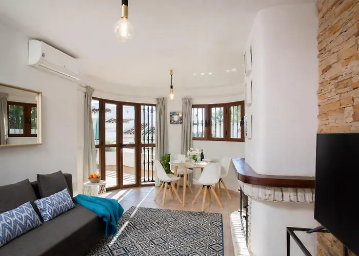 Beachside Apt: Remote Work, *year-round Pool* * Benalmádena