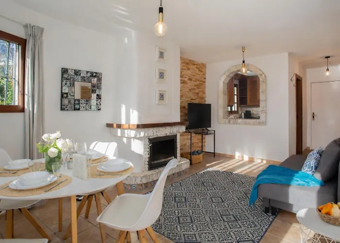 Beachside Apt: Remote Work, *year-round Pool* Benalmádena